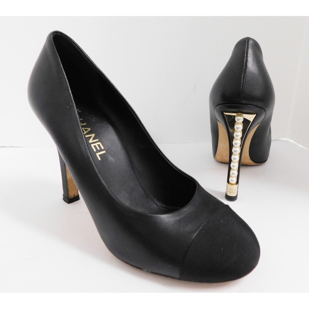 Chanel 2017 Women's Black Leather Pumps W Pearls Interlocking CC Size 39.5‎